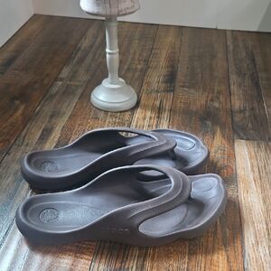 Crocs Men's Rubber Adventure Waterproof Brown Thong  Sandals. Size 11‎